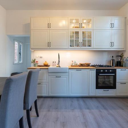 Large Room In House W Shared Kitchen & Bathroom W Free Parking Bluecard Antwerpen Eksteriør bilde