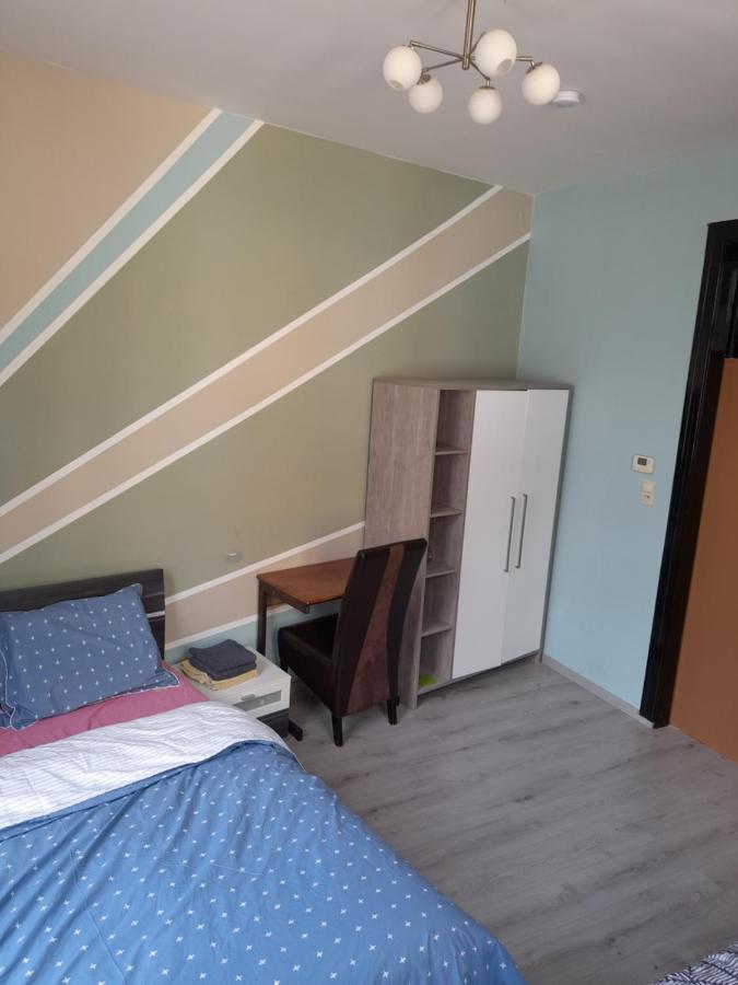Large Room In House W Shared Kitchen & Bathroom W Free Parking Bluecard Antwerpen Eksteriør bilde